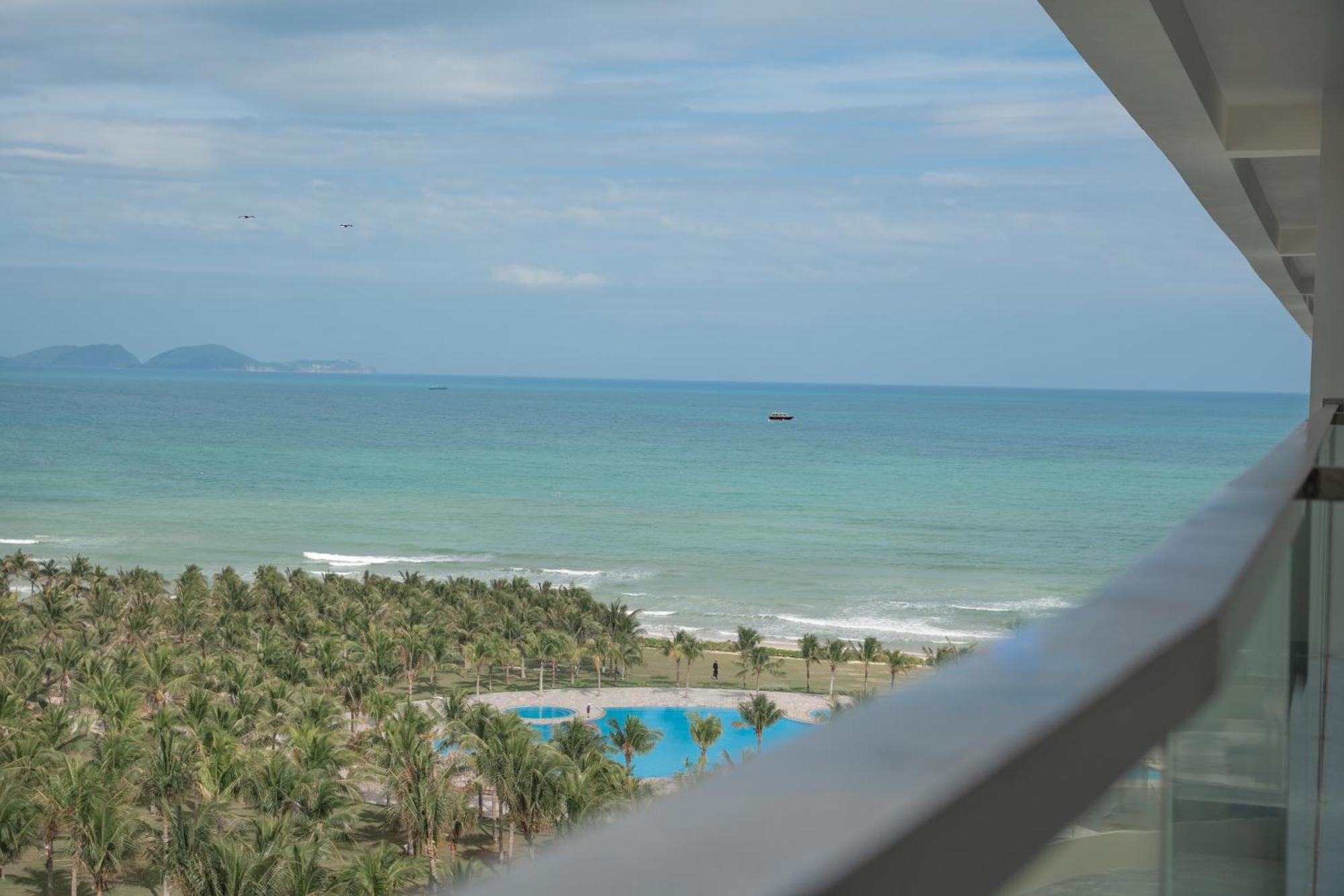 Aquamarine Beachfront Resort & Spa كام رانه المظهر الخارجي الصورة