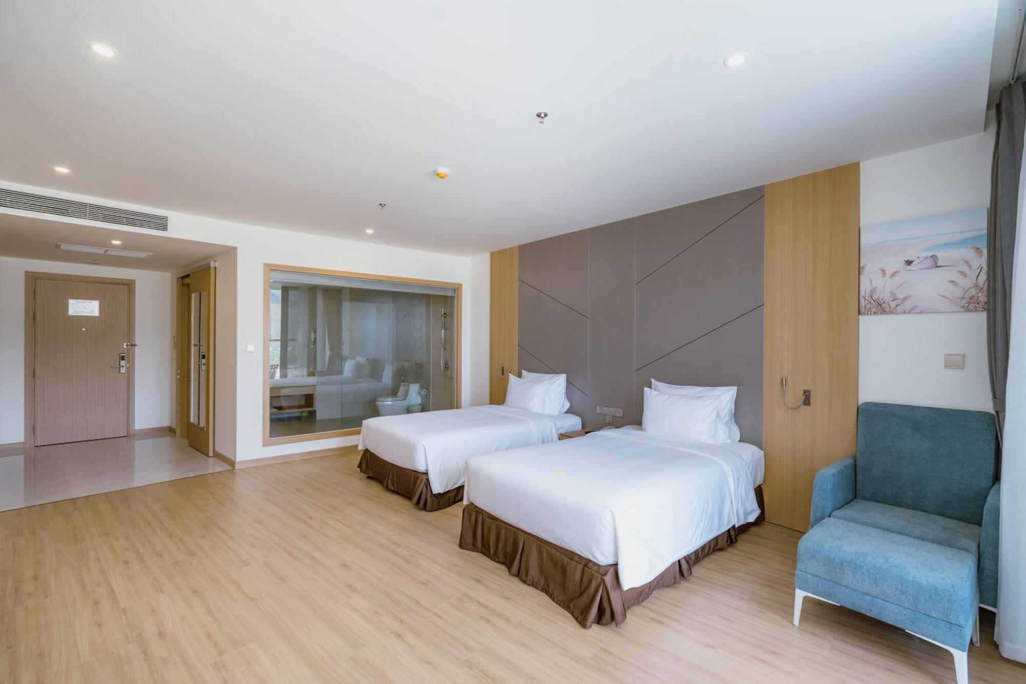 Aquamarine Beachfront Resort & Spa كام رانه المظهر الخارجي الصورة